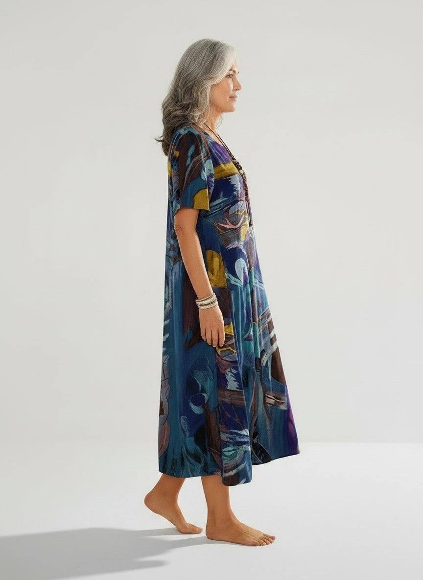 Side profile of the model wearing Casual zomerjurk met een ruime snit voor dames