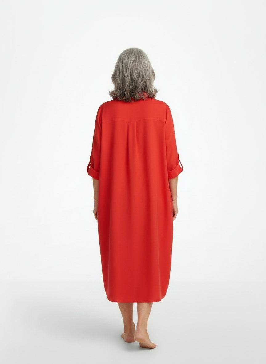 Back pose of the model wearing Elegante overhemdjurk voor vrouwen