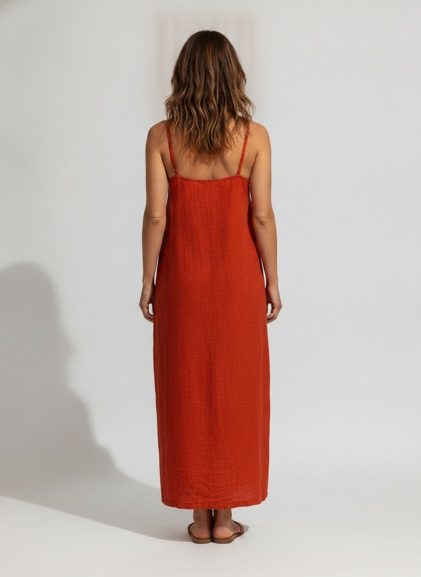 Back pose of the model wearing Maxijurk van katoen in bohemian stijl met fijne bandjes en vierkante hals voor dames